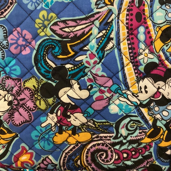 Vera Bradley Disney Mickeys Celebration XL Tote Bag -Rare Find~Sold Out~New Tag - Picture 3 of 6
